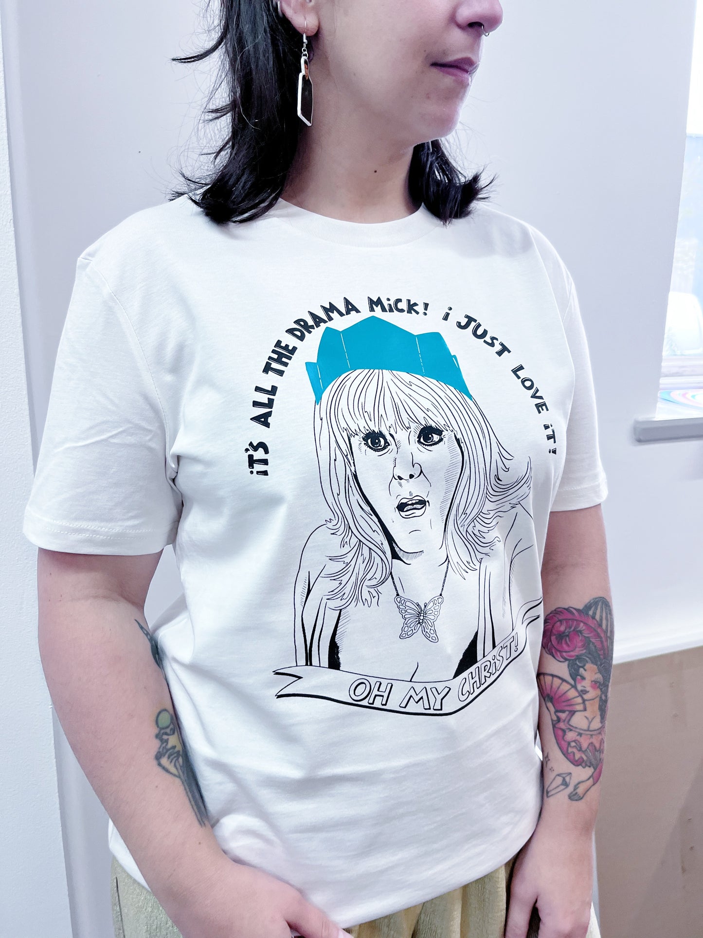 PAMELA T-SHIRT *WITH FOIL HAT*